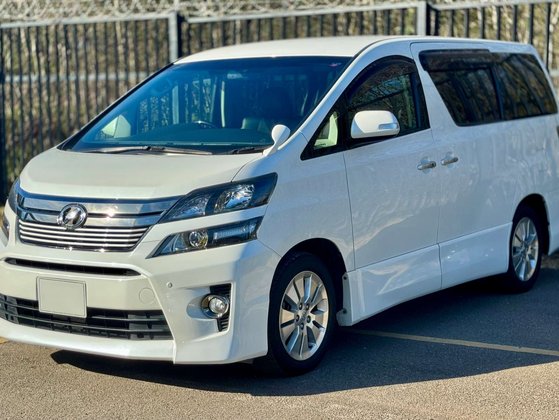 Toyota Vellfire GOLDEN EYES II V6