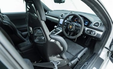 Porsche Cayman GT4 (718) 10