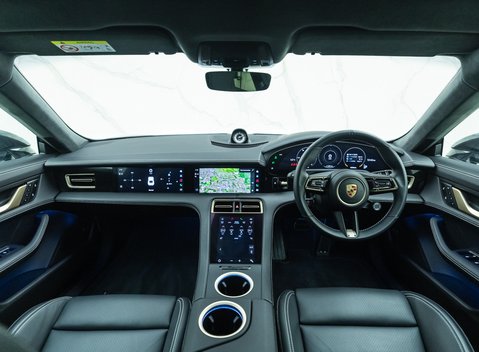 Porsche Taycan TURBO S 21