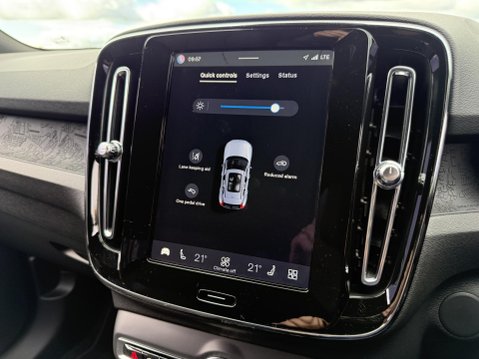 Volvo XC40 Recharge Twin 82kWh Core SUV 5dr Electric Auto AWD (408 ps) 42