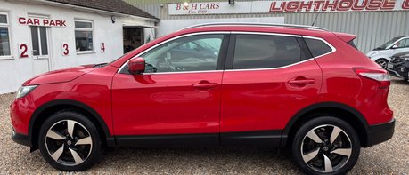 Nissan Qashqai N-TEC PLUS DIG-T.. GLASS ROOF.. SAT NAV.. REVERSING CAMERA.. 5 SERVICES 1