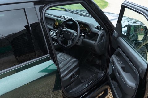 Land Rover Defender 3.0 D300 MHEV X-Dynamic HSE Auto 4WD Euro 6 (s/s) 5dr 18