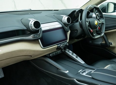 Ferrari GTC4 Lusso V12 17