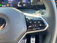 Volkswagen Golf 2.0 Golf R-Line TDI Semi-Auto 5dr 28