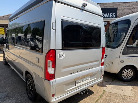 Auto-Trail V-Line 620 AUTOMATIC FIXED BED 3