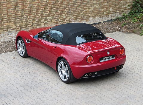 Alfa Romeo 8C Spider 2