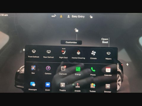 Tesla Model Y LONG RANGE AWD 29