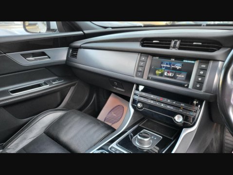 Jaguar XF R-SPORT 32