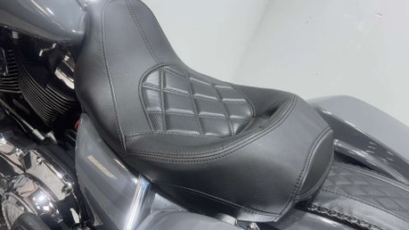 Harley-Davidson Touring 1745 FLHR ROADKING 2017 8K CUSTOM BAGGER MOT 1 OFF BIKE 38