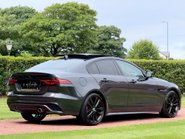 Jaguar XE R-DYNAMIC HSE BLACK 24