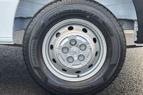 Peugeot Boxer BlueHdi 335 L3H2 Professional Premium Plus Panel Van 31