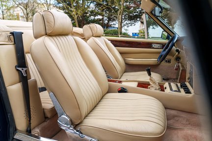 Aston Martin V8 Volante EFi 26