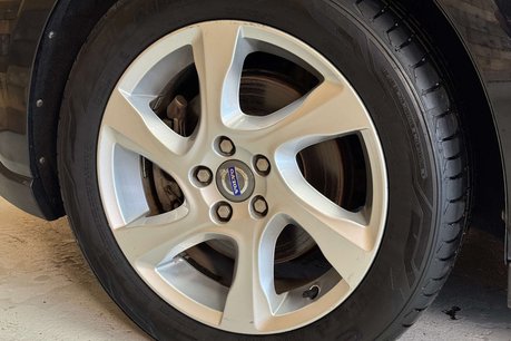 Volvo V40 1.6 T4 Lux Hatchback 5dr Petrol Powershift Euro 5 (s/s) (180 ps) 65