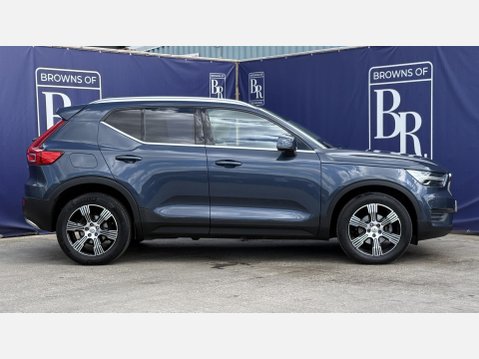 Volvo XC40 1.5 T3 Inscription SUV 5dr Petrol Auto Euro 6 (s/s) (163 ps) 4