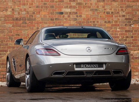 Mercedes-Benz SLS AMG 3