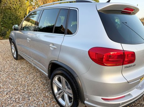 Volkswagen Tiguan 2.0 TDI BlueMotion Tech R-Line Edition SUV 5dr Diesel Manual 4WD Euro 6 (s/ 10