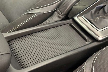 Volvo V40 1.6 T4 SE Lux Nav Hatchback 5dr Petrol Powershift Euro 5 (s/s) (180 ps) 41