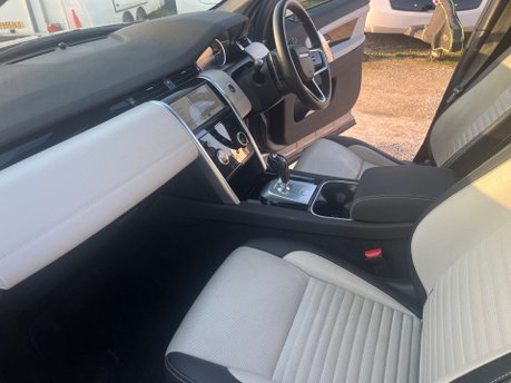 Land Rover Discovery Sport 2.0 Discovery Sport Urban Edition D MHEV Auto 4WD 5dr 9