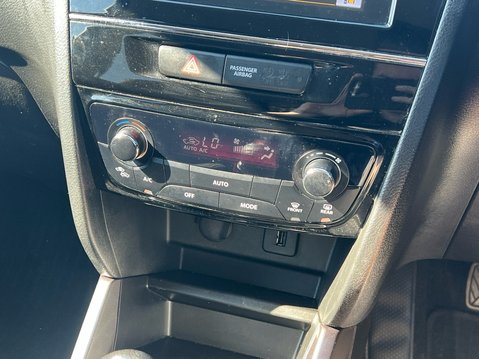 Suzuki Vitara SZ-T BOOSTERJET MHEV 26