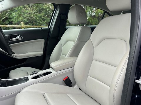 Mercedes-Benz A Class 1.6 A180 Sport 7G-DCT Euro 6 (s/s) 5dr 31