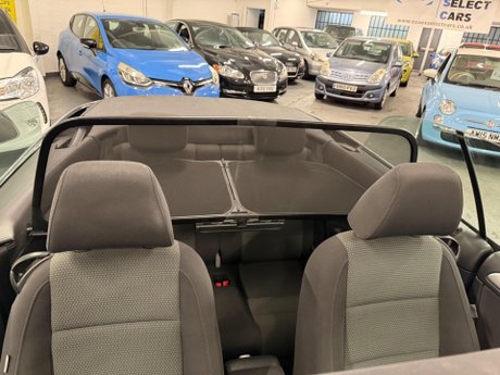 Volkswagen Golf 1.6 TDI BlueMotion Tech SE Cabriolet Euro 5 (s/s) 2dr 16