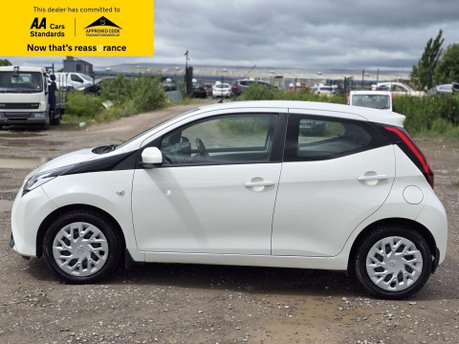 Toyota Aygo 1.0 VVT-i x-play Hatchback 5dr Petrol x-shift Euro 6 (71 ps) 4
