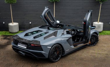 Lamborghini Aventador S LP 740-4 ROADSTER 4
