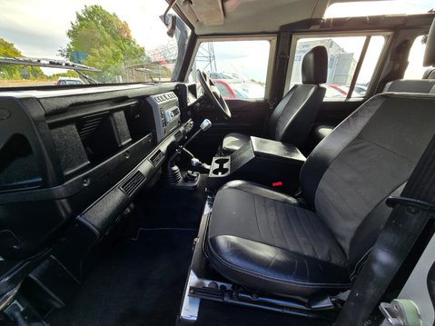 Land Rover Defender 110 TD5 XS STATION WAGON 8