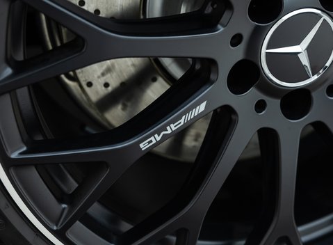 Mercedes-Benz C63 S AMG E Performance Estate Night Edition 28