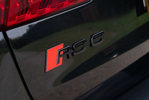 Audi RS6 Carbon Black Urban 23