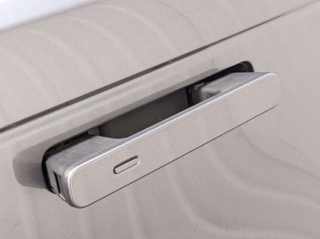 Land Rover Range Rover Velar 2.0 Range Rover Velar R-Dynamic SE D180 Auto 4WD 5dr 32