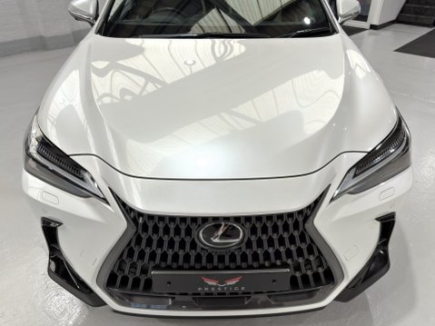 Lexus NX 450H PLUS TAKUMI Pan Roof + Mark Levinson Sound 10