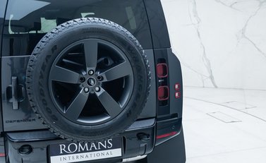 Land Rover Defender 90 D350 X-DYNAMIC HSE 36