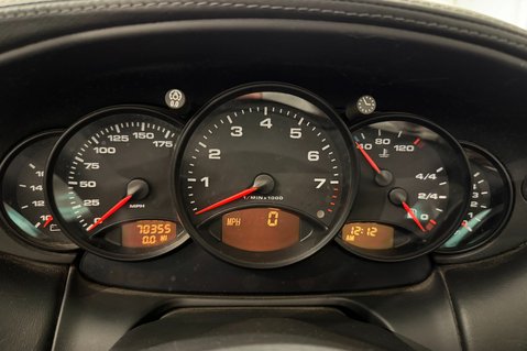 Porsche 911 Carrera 4 Cabriolet 11