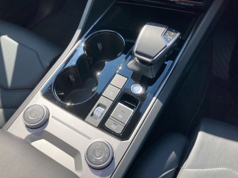 Volkswagen Touareg 3.0 TDI V6 Black Edition Tiptronic 4Motion Euro 6 (s/s) 5dr 8