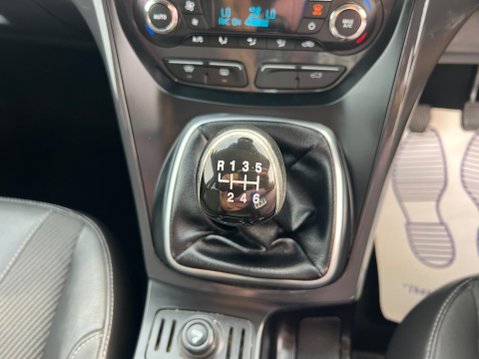 Ford Kuga 2.0 TDCi Titanium AWD Euro 5 5dr 37