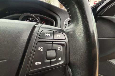 Volvo V40 T2 ES.. 12 SERVICES INCLUDING CAMBELT.. BLUETOOTH.. A/C.. PARKING SENSORS. 10