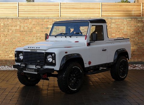 Land Rover Defender 90 Bowler Edition 22