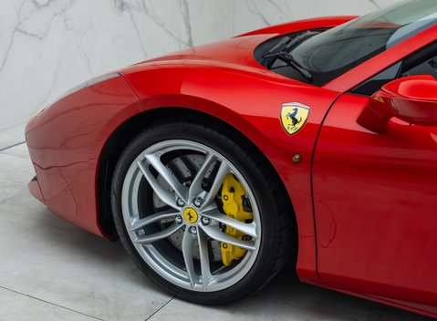 Ferrari 488 SPIDER 32