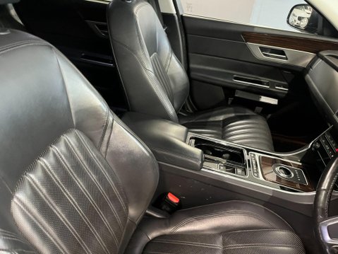 Jaguar XF 2.0d Portfolio Sportbrake Auto Euro 6 (s/s) 5dr 6