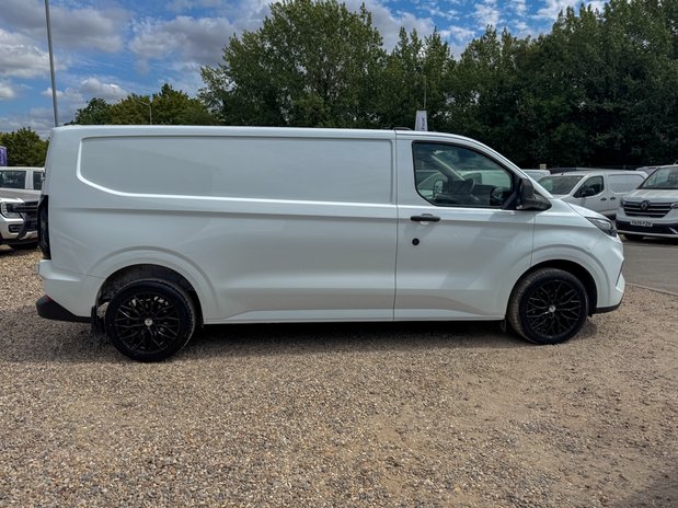 Ford Transit Custom LWB L2H1 (SOLD CM) Low Roof Trend 280 Air Con Alloys SELECT 5