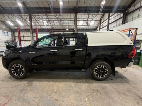 Toyota Hilux INVINCIBLE 4WD D-4D DCB 10
