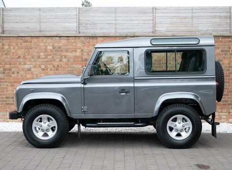 Land Rover Defender 90 TD XS Station Wagon 2