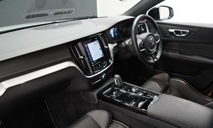 Volvo V60 RECHARGE T8 POLESTAR ENGINEERED AWD FSH Pano Sunroof Pilot Assist HUD +++ 4