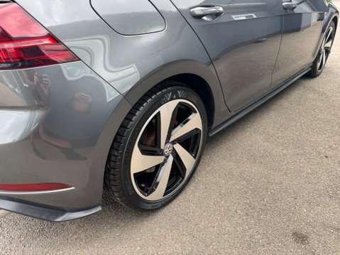 Volkswagen Golf GTI TSI DSG 25