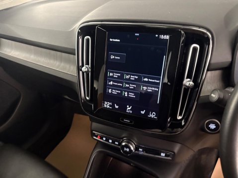 Volvo XC40 1.5h T5 Twin Engine Recharge 10.7kWh Inscription Pro Auto Euro 6 (s/s) 5dr 17