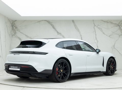 Porsche Taycan GTS Sport Turismo 7