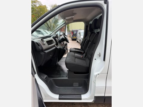 Renault Trafic 1.6 dCi ENERGY 27 Business Panel Van 5dr Diesel Manual SWB Standard Roof Eu 35