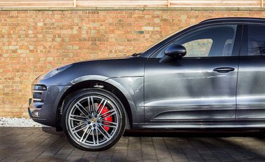 Porsche Macan Turbo 29