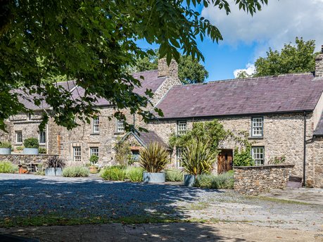 Rural charm with 21st century style 5